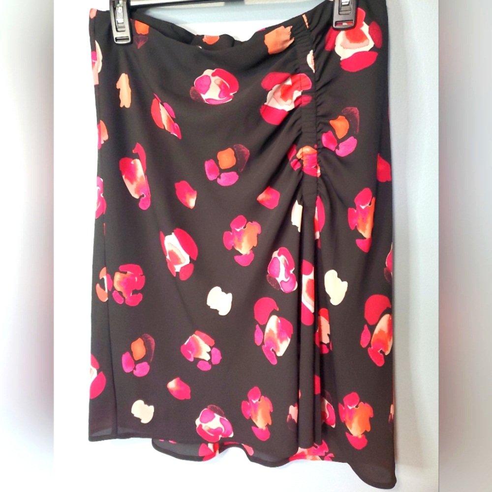 Cabi Skirt Cabi floral petal cranberry crush size Medium